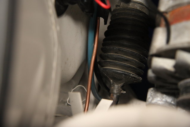 Cors525.JPG (327.66 KiB) 53741 mal betrachtet Benzinleitungen die mit den Bremsleitungen kuscheln...