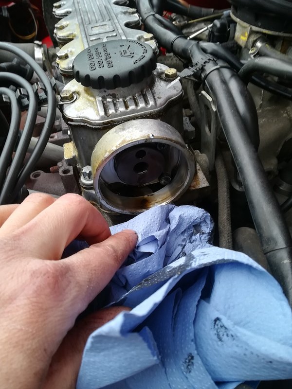 SicherungsplatteAusbauen.jpg (241.79 KiB) 18004 mal betrachtet Sicherungsplatte abschrauben, zwei Innensechskant...