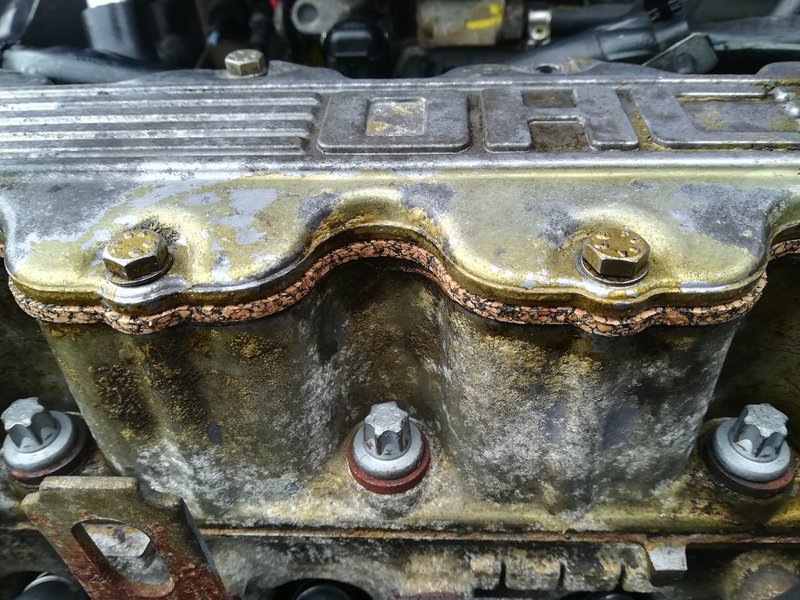 VentildeckeldichtungErneuert.jpg (362.21 KiB) 18004 mal betrachtet Zu guter Letzt alles wieder zusammen bauen, Ventildeckeldichtung ersetzen und natürlich die Zündung richtig einstellen...