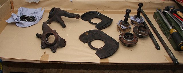 Cors267.JPG (250.09 KiB) 29737 mal betrachtet Die Tagesleistung von heute. Die Kronmutter runter zu bekommen war ein Kampf... 20 Jahre Rost der besten Sorte^^.