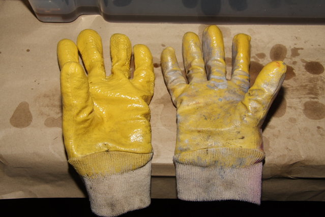 Cors298.JPG (413.52 KiB) 28456 mal betrachtet Die Handschuhe mit/ohne "Lösemittelbehandlung"