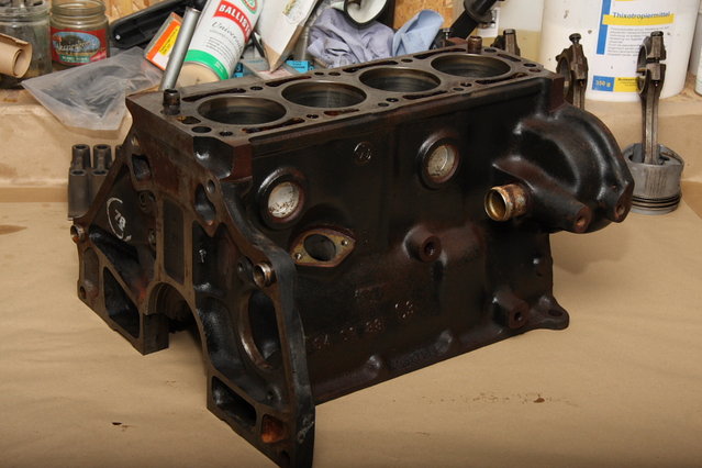 cors349.JPG (422.67 KiB) 30268 mal betrachtet Motorblock original