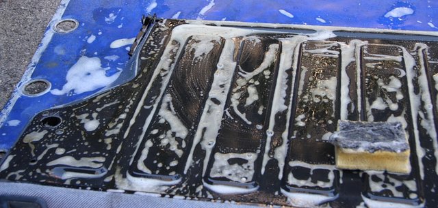 cors484.JPG (334.53 KiB) 76502 mal betrachtet Auch wenn mans schwer erkennt. Auch die Rückseite war krass dreckig...bäh...